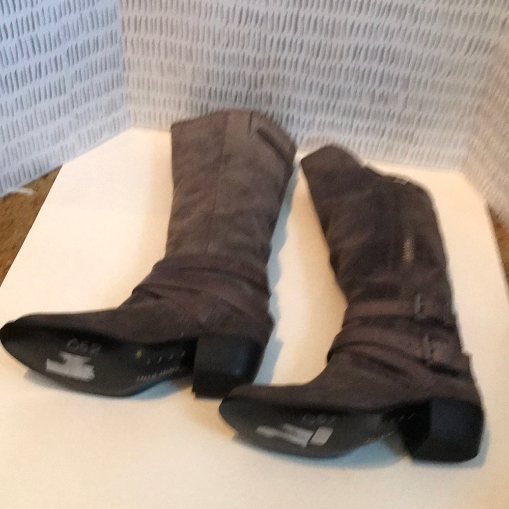 6 medium Gianni Bini grey suede knee high boots